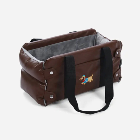 Auto Kurv Til Lille Hund — Sikkerhed Og Komfort I Bilen