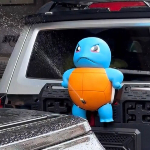 Figurita Pulverizadora Auto — Un Chorro de Agua Que Hace Sonreír