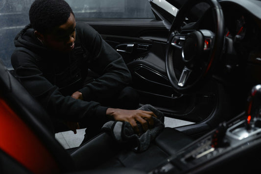 5 accessoires indispensables pour garder votre voiture toujours propre