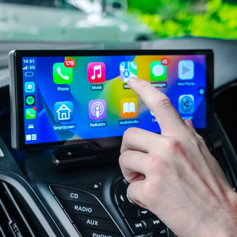 Wireless Multimedia Screen – Simplified Connectivity and Navigation 