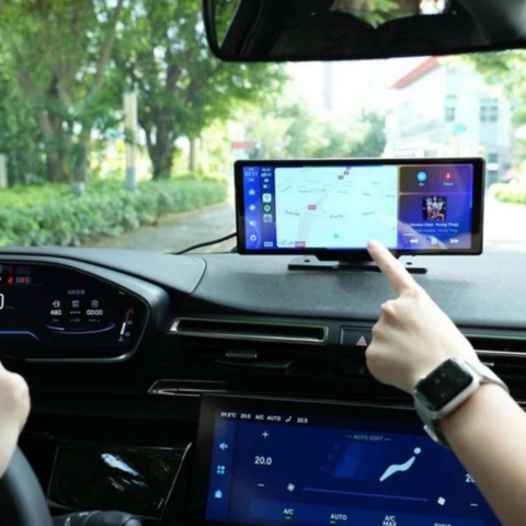 Inteligentná auto obrazovka – Jednoduché navigovanie a integrovaná kamera 