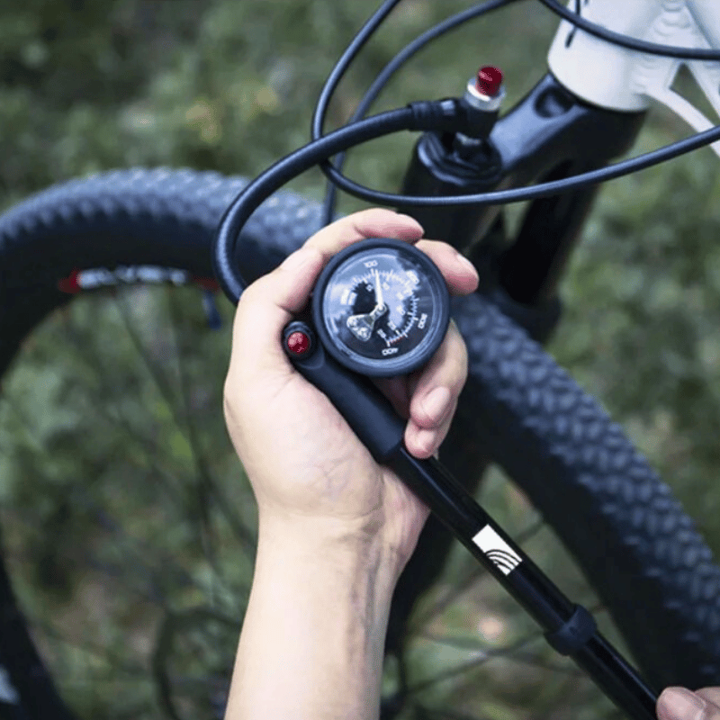 Mini Pompa Bicicletă 300 PSI — Compactă și Durabilă cu Manometru 
